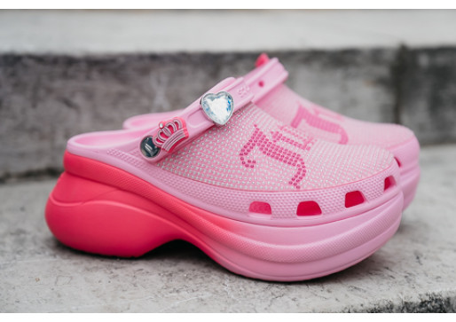 Miért lett a Juicy Couture Bae Crocs papucsom a kedvenc nyári darabom?
