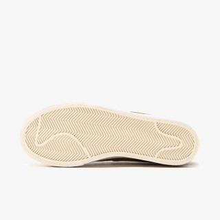 Nike Sneaker W BLAZER LOW PLATFORM 
