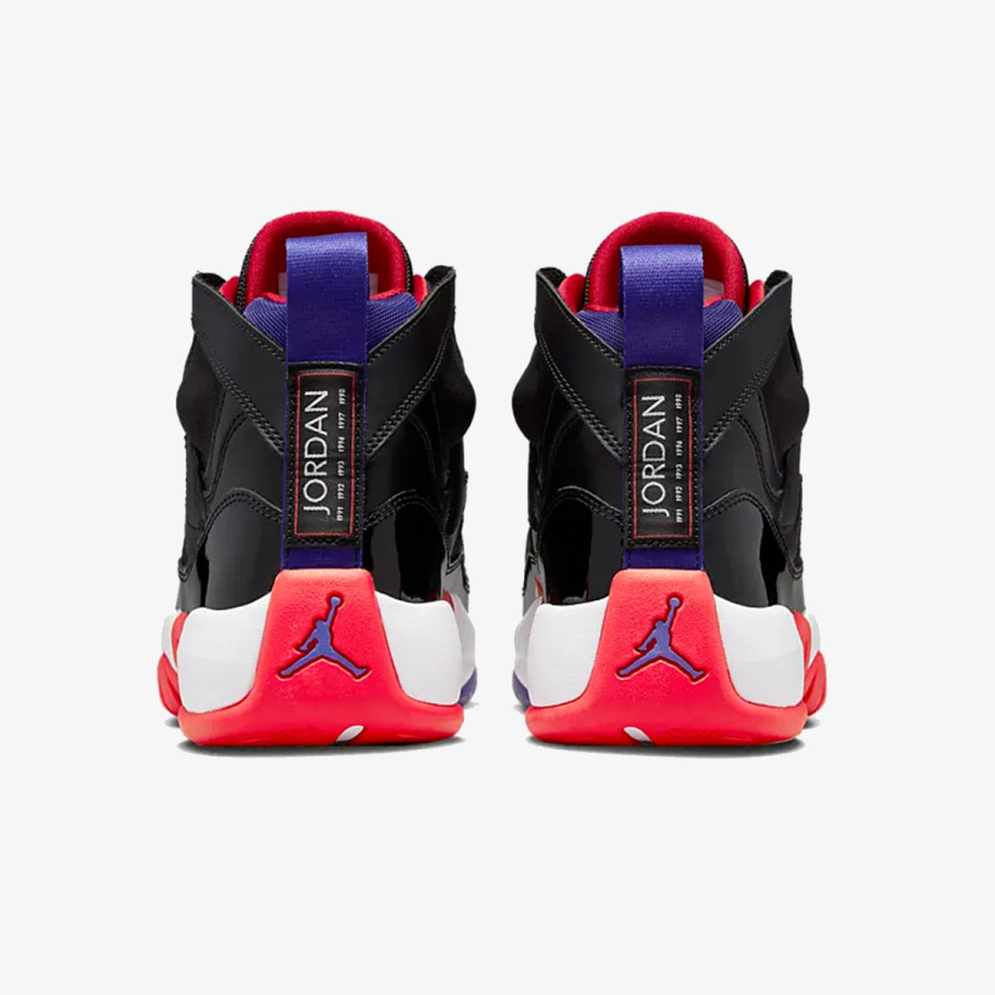 Nike Sneaker Jumpman Two Trey 