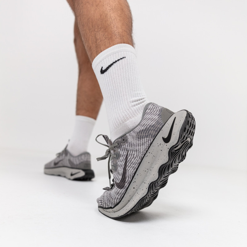 Nike Sneaker Motiva 