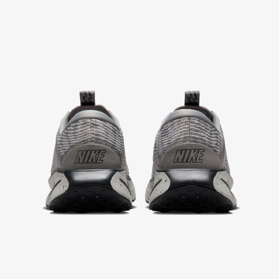 Nike Sneaker Motiva 
