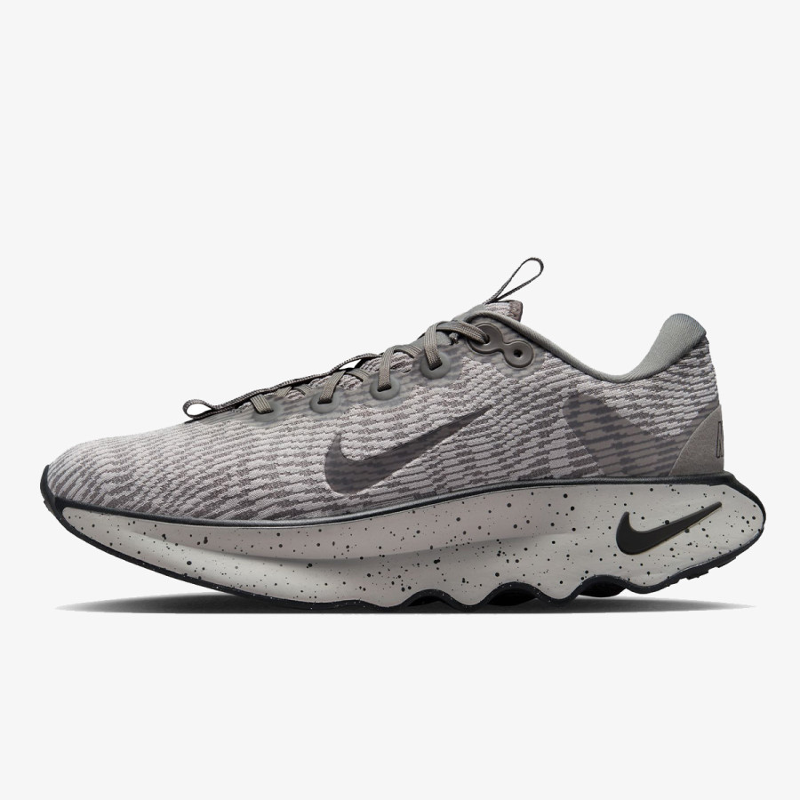 Nike Sneaker Motiva 