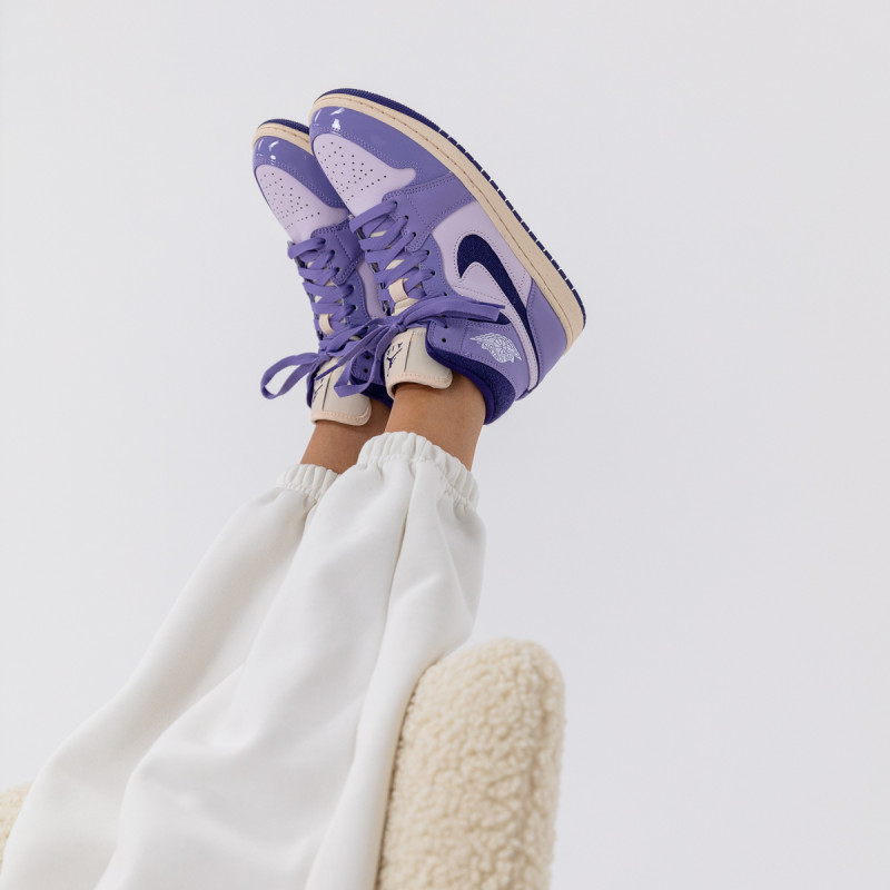 Nike Sneaker WMNS AIR JORDAN 1 MID SE 