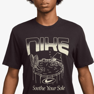 Nike Póló U NSW TEE OC FB GFX BRNDRD 