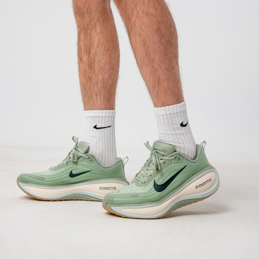 Nike Sneaker NIKE VOMERO PLUS 